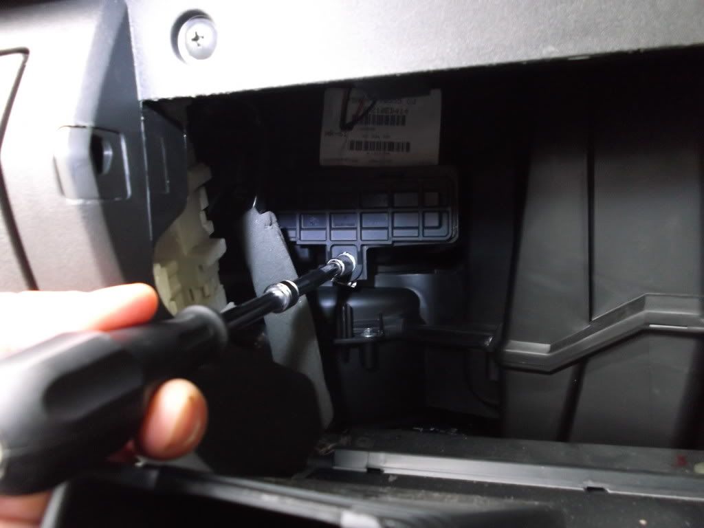 How to change D40 pollen filters beginers guide with photo